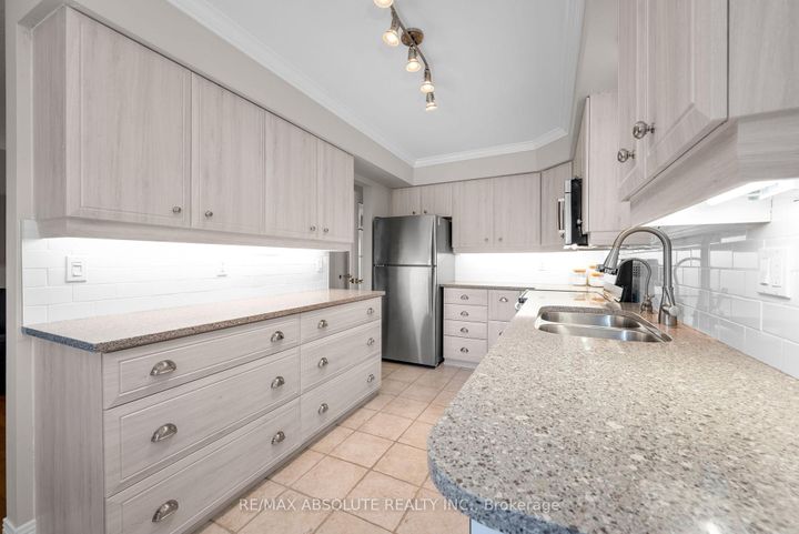 Photo 13 at 28 Halley Street, Nepean (Heritage Park), Ottawa