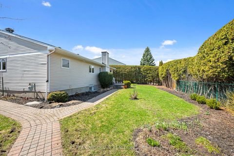 Photo 3 at 28 Halley Street, Nepean (Heritage Park), Ottawa