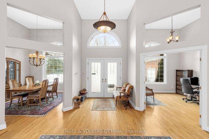 Photo 2 at 5 Countryside Green, Nepean (Cedar Hill/Orchard Estates), Ottawa