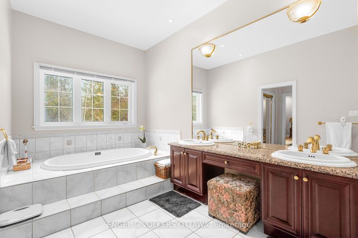 Photo 23 at 5 Countryside Green, Nepean (Cedar Hill/Orchard Estates), Ottawa