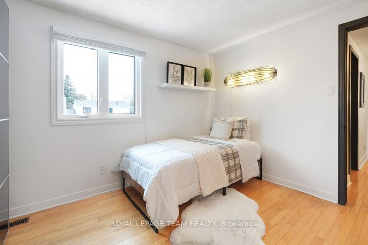 Photo 11 at 28 Holitman Drive, Nepean (Knollsbrook), Ottawa