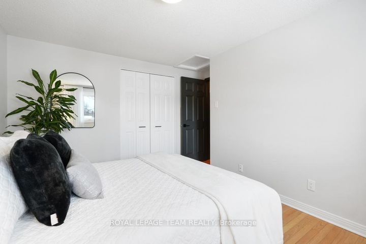 Photo 14 at 28 Holitman Drive, Nepean (Knollsbrook), Ottawa