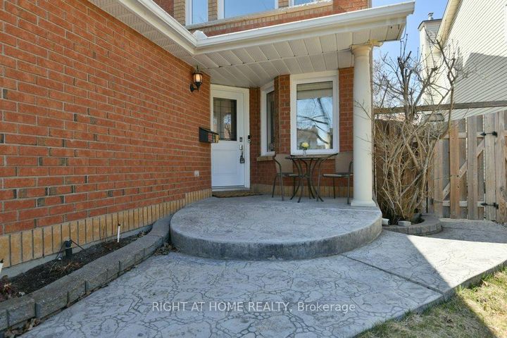 Photo 3 at 223 Longshire Circle, Nepean (Longfields), Ottawa