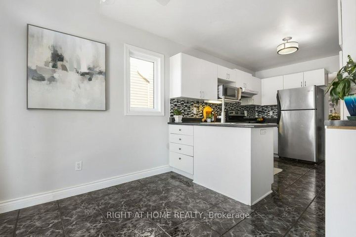 Photo 11 at 223 Longshire Circle, Nepean (Longfields), Ottawa