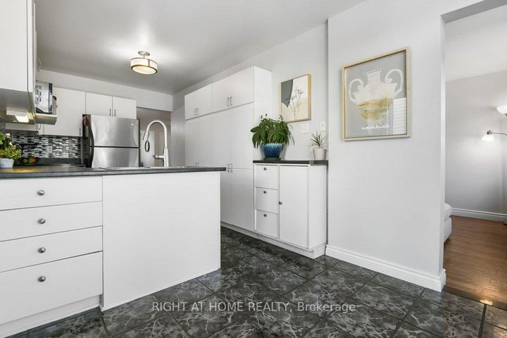 Photo 12 at 223 Longshire Circle, Nepean (Longfields), Ottawa