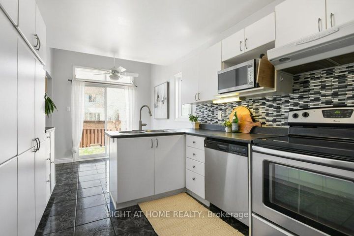 Photo 14 at 223 Longshire Circle, Nepean (Longfields), Ottawa