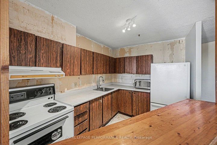 Photo 11 at 610 - 900 Dynes Road, Nepean (Carleton Square), Ottawa