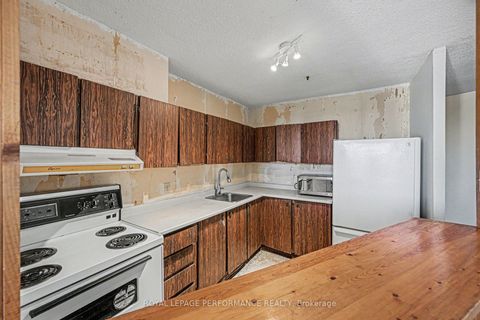 Photo 11 at 610 - 900 Dynes Road, Nepean (Carleton Square), Ottawa