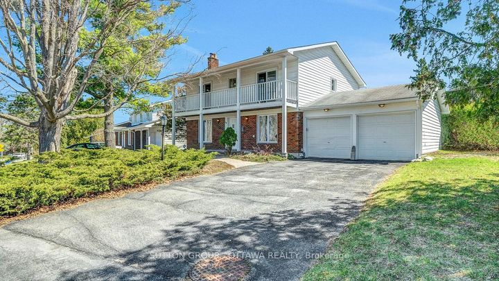 Photo 3 at 38 Beaver Ridge, Nepean (City View/Skyline/Fisher Heights/Parkwood Hills), Ottawa