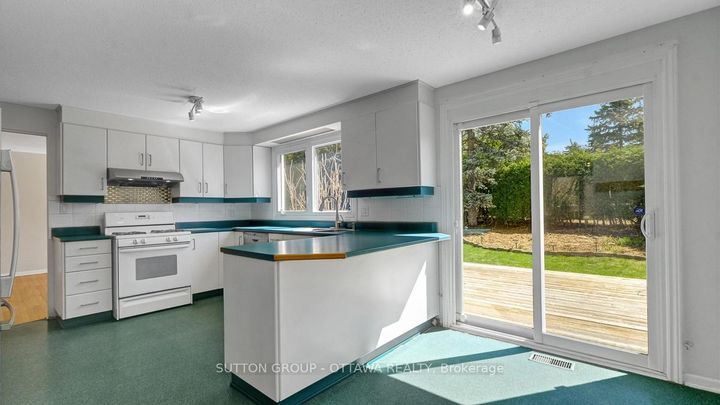 Photo 16 at 38 Beaver Ridge, Nepean (City View/Skyline/Fisher Heights/Parkwood Hills), Ottawa