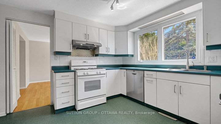 Photo 18 at 38 Beaver Ridge, Nepean (City View/Skyline/Fisher Heights/Parkwood Hills), Ottawa
