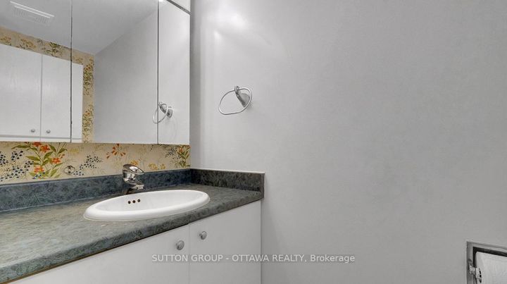 Photo 23 at 38 Beaver Ridge, Nepean (City View/Skyline/Fisher Heights/Parkwood Hills), Ottawa