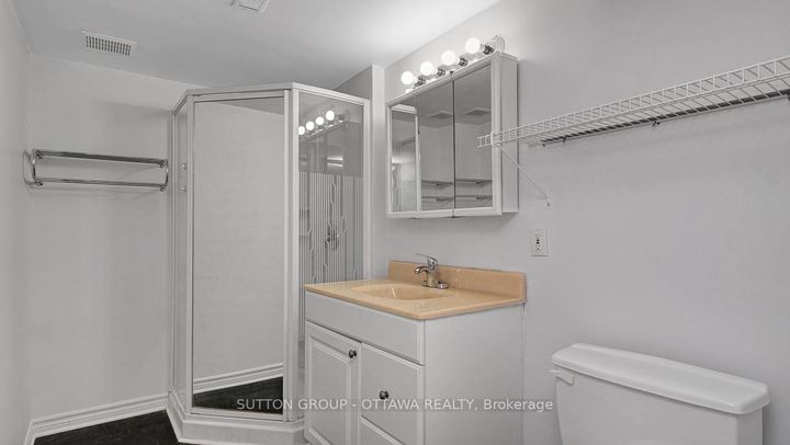 Photo 38 at 38 Beaver Ridge, Nepean (City View/Skyline/Fisher Heights/Parkwood Hills), Ottawa