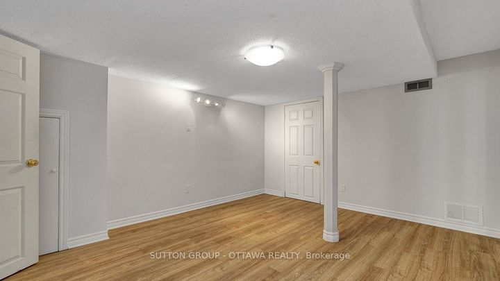 Photo 39 at 38 Beaver Ridge, Nepean (City View/Skyline/Fisher Heights/Parkwood Hills), Ottawa