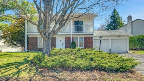 Photo 2 at 38 Beaver Ridge, Nepean (City View/Skyline/Fisher Heights/Parkwood Hills), Ottawa