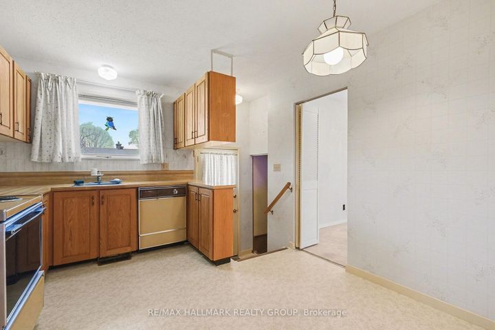 Photo 11 at 13 Beaumaris Drive, Nepean (Bruce Farm/Graham Park/Qualicum/Bellands), Ottawa