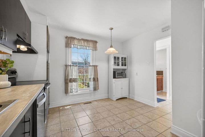 Photo 7 at 285 Monterey Drive, Nepean (Leslie Park), Ottawa