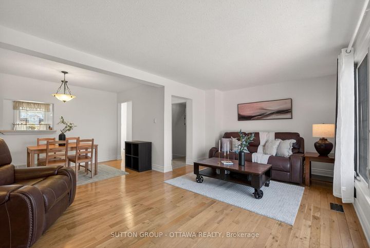 Photo 11 at 285 Monterey Drive, Nepean (Leslie Park), Ottawa