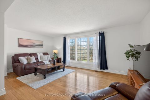 Photo 9 at 285 Monterey Drive, Nepean (Leslie Park), Ottawa