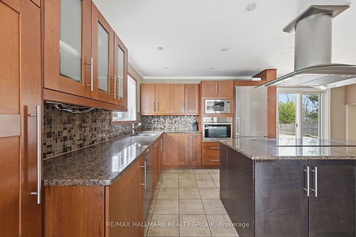 Photo 8 at 23 Riverbrook Road, Nepean (Arlington Woods), Ottawa