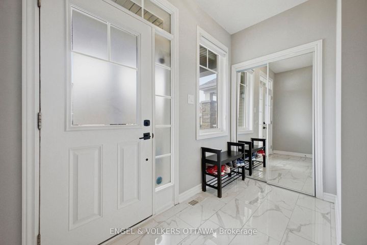 Photo 2 at 139 Switch Grass Crescent, Nepean (Half Moon Bay), Ottawa