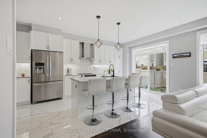 Photo 4 at 139 Switch Grass Crescent, Nepean (Half Moon Bay), Ottawa