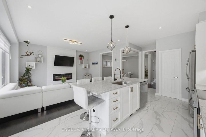 Photo 7 at 139 Switch Grass Crescent, Nepean (Half Moon Bay), Ottawa