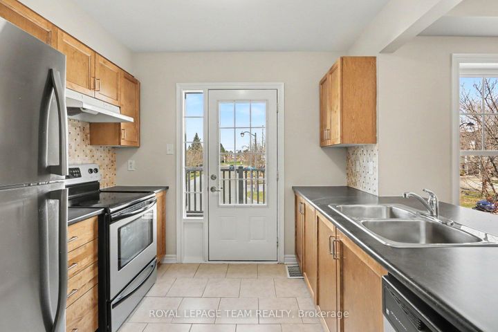 Photo 13 at 2100 Madrid Avenue, Nepean (Heritage Park), Ottawa