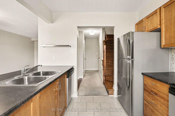 Photo 14 at 2100 Madrid Avenue, Nepean (Heritage Park), Ottawa