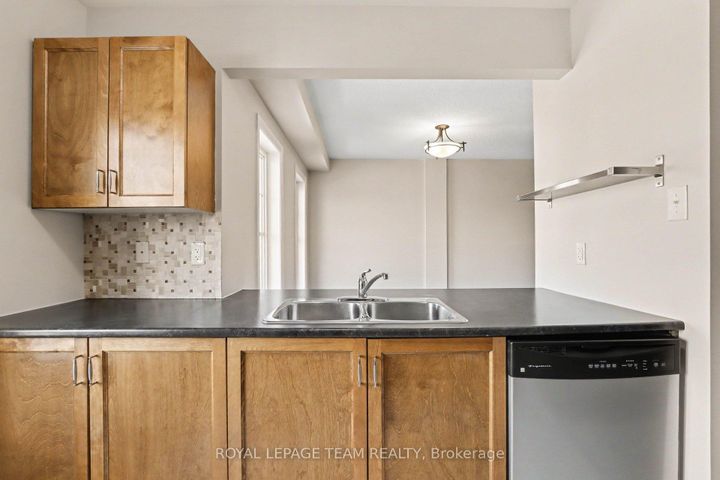 Photo 15 at 2100 Madrid Avenue, Nepean (Heritage Park), Ottawa