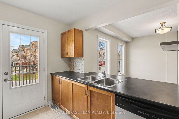 Photo 16 at 2100 Madrid Avenue, Nepean (Heritage Park), Ottawa