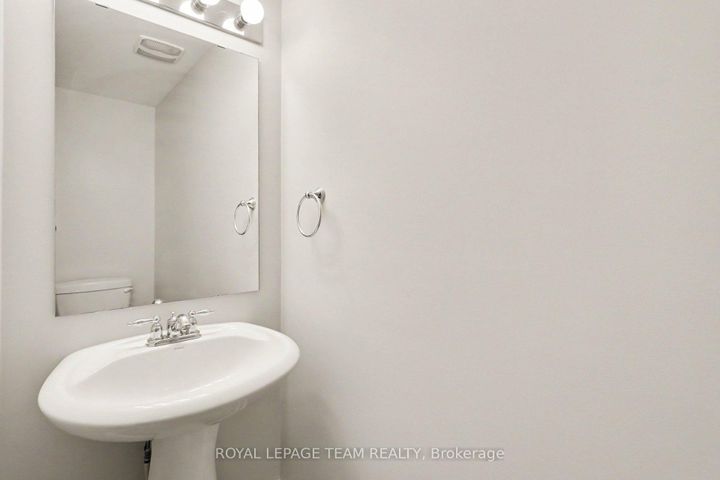 Photo 19 at 2100 Madrid Avenue, Nepean (Heritage Park), Ottawa