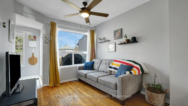 Photo 3 at 19 Mullcraft Crescent, Nepean (Longfields), Ottawa