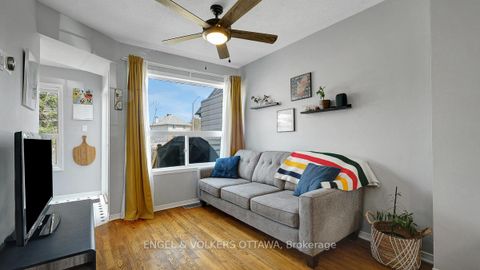 Photo 3 at 19 Mullcraft Crescent, Nepean (Longfields), Ottawa