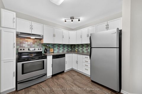 Photo 12 at 80 PICKWICK Drive, Nepean (Cedargrove/Fraserdale), Ottawa