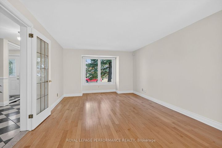 Photo 7 at 13 Valley Ridge Street, Nepean (Borden Farm/Stewart Farm/Carleton Heights/Parkwood Hills), Ottawa