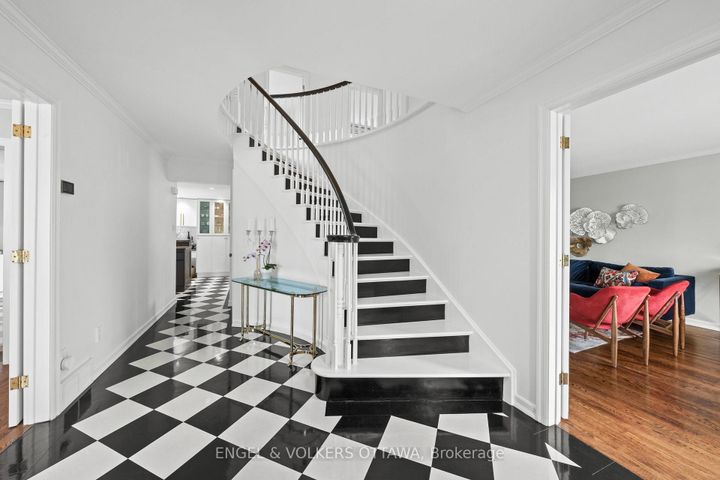 Photo 3 at 1 Erinlea Court, Nepean (Pineglen/Country Place), Ottawa