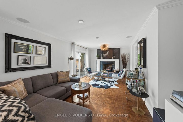 Photo 7 at 1 Erinlea Court, Nepean (Pineglen/Country Place), Ottawa