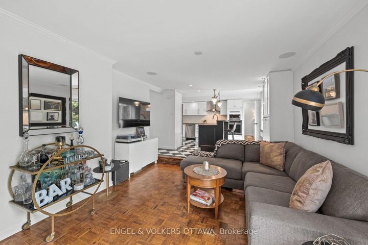 Photo 8 at 1 Erinlea Court, Nepean (Pineglen/Country Place), Ottawa