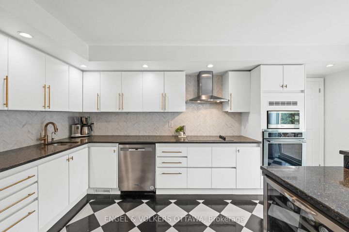 Photo 10 at 1 Erinlea Court, Nepean (Pineglen/Country Place), Ottawa