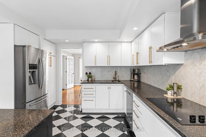 Photo 11 at 1 Erinlea Court, Nepean (Pineglen/Country Place), Ottawa