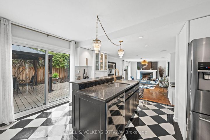 Photo 12 at 1 Erinlea Court, Nepean (Pineglen/Country Place), Ottawa