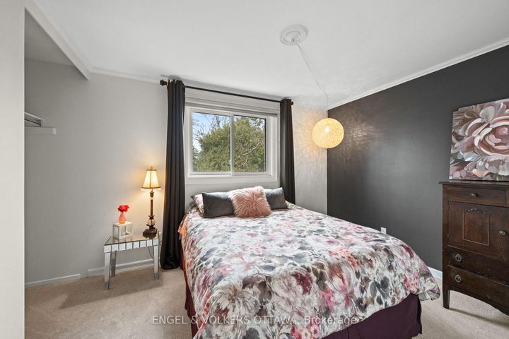 Photo 23 at 1 Erinlea Court, Nepean (Pineglen/Country Place), Ottawa