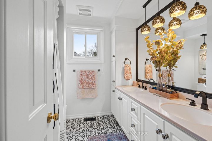 Photo 28 at 1 Erinlea Court, Nepean (Pineglen/Country Place), Ottawa