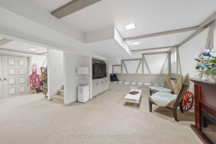 Photo 29 at 1 Erinlea Court, Nepean (Pineglen/Country Place), Ottawa