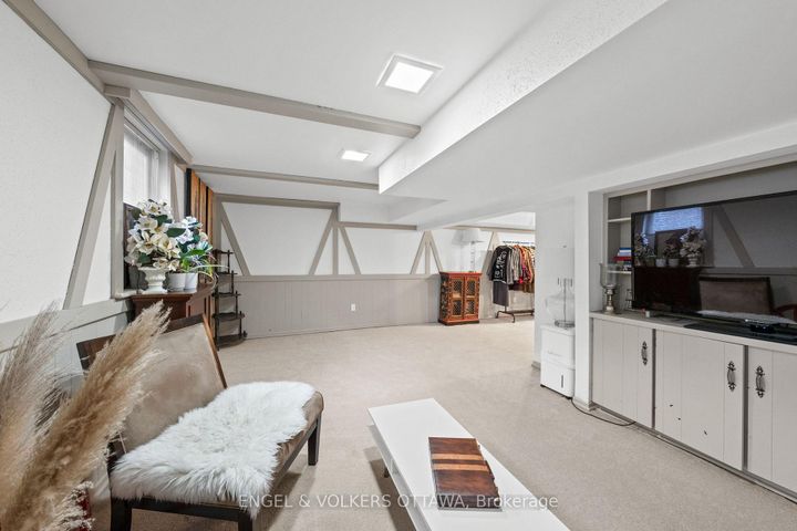 Photo 30 at 1 Erinlea Court, Nepean (Pineglen/Country Place), Ottawa