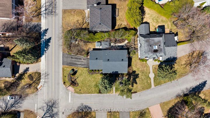 Photo 37 at 1 Erinlea Court, Nepean (Pineglen/Country Place), Ottawa