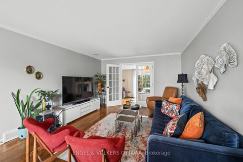 Photo 5 at 1 Erinlea Court, Nepean (Pineglen/Country Place), Ottawa