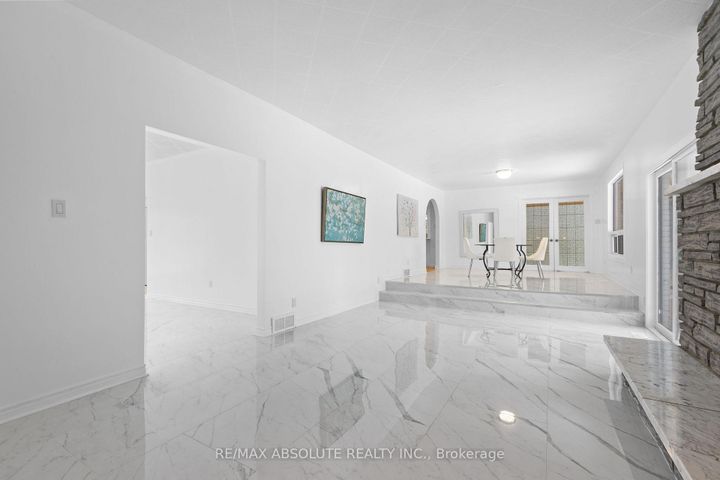 Photo 5 at 1444 Normandy Crescent, Nepean (Carleton Heights), Ottawa