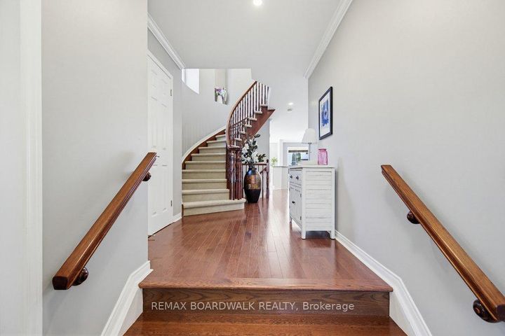 Photo 4 at 10 Valemont Street, Nepean (Barrhaven East), Ottawa